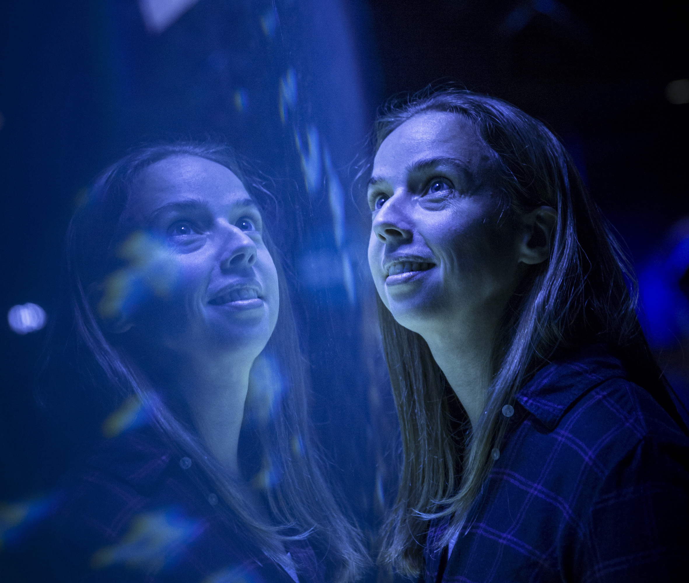 Geraldine Fauville looking at an aquarium wall